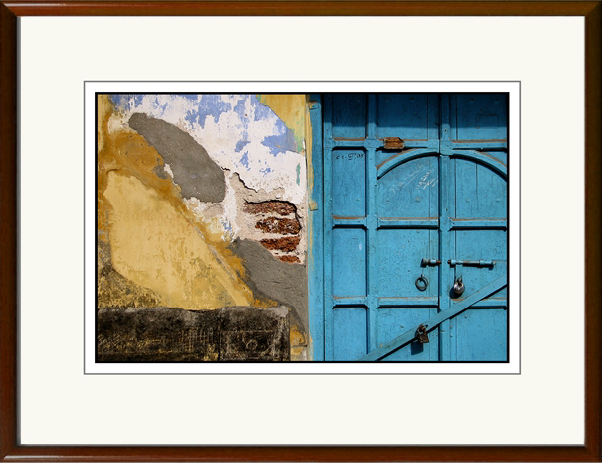 Makes a fine pair with the next image, framed with a rich polished wood frame.